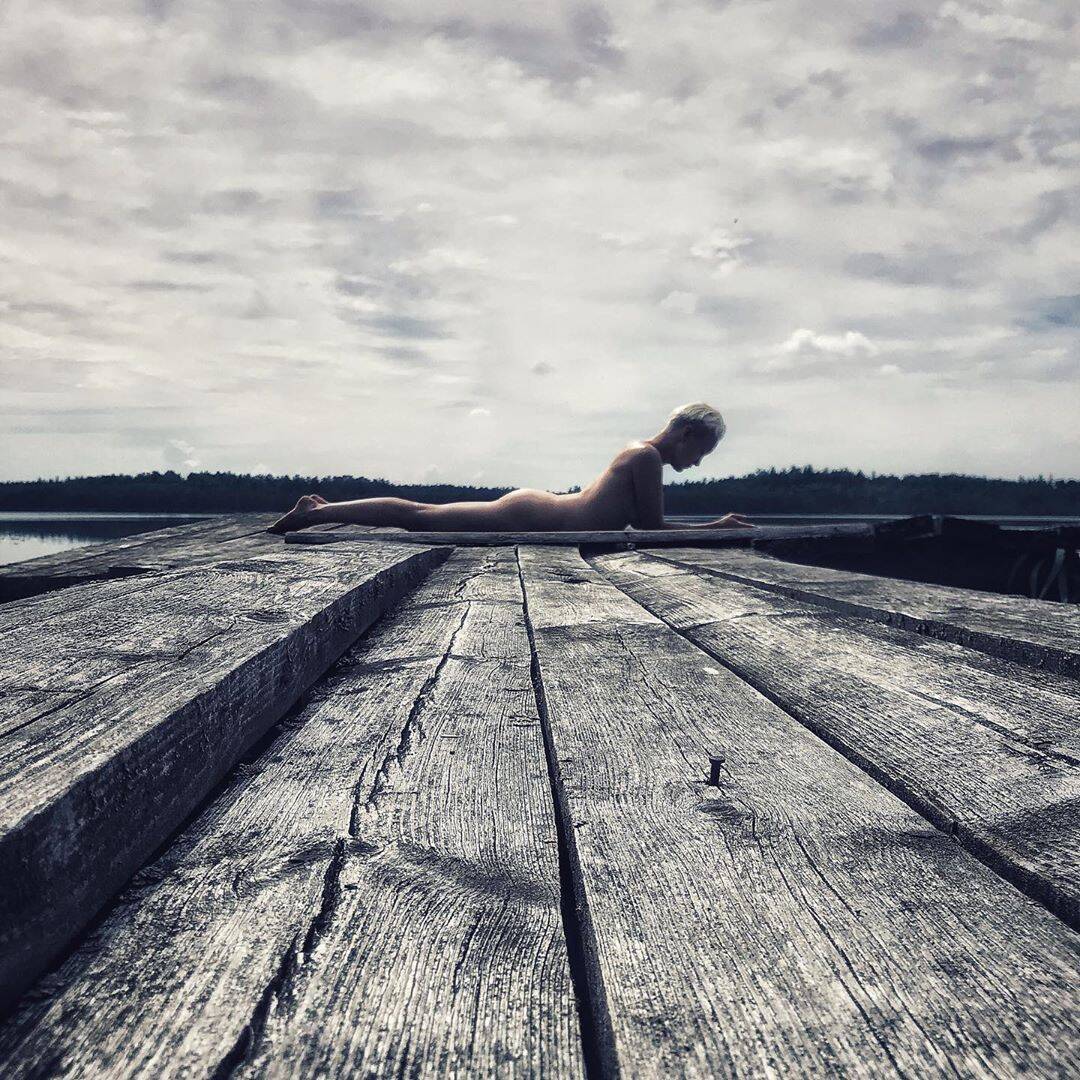 Дарья Мороз позирует полностью голой (Instagram Дарьи Мороз)