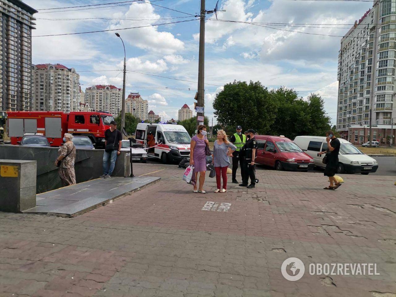 В Киеве возле метро нашли "подозрительный" чемодан