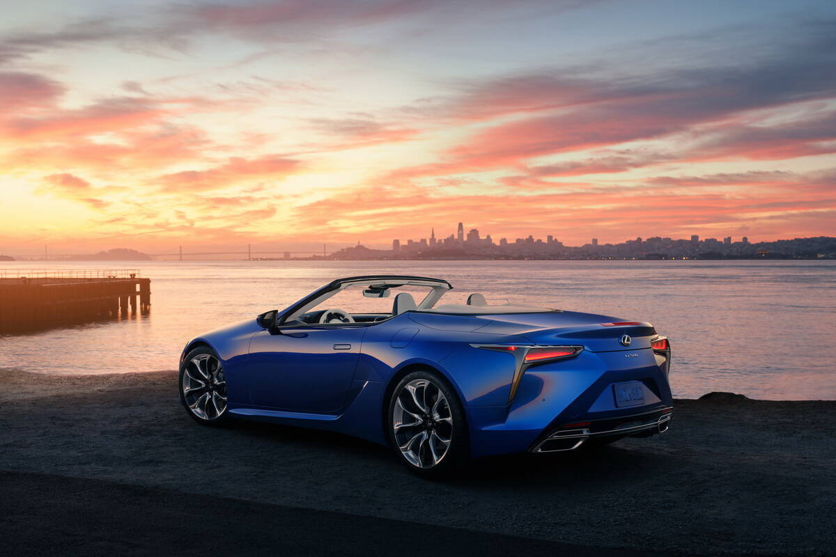 2021 Lexus LC 500 Convertible. Фото: