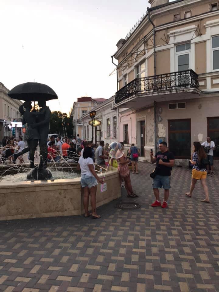 Отдыхающие в Феодосии