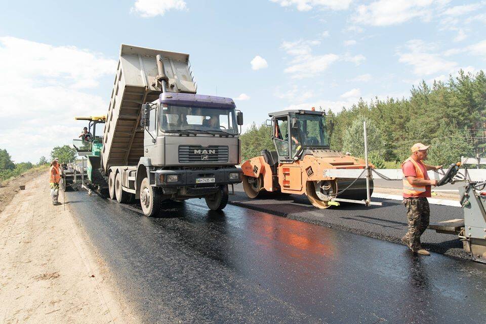 "Велике будівництво" дороги від Станиці Луганської до Сєвєродонецька вийшло на фінішну пряму