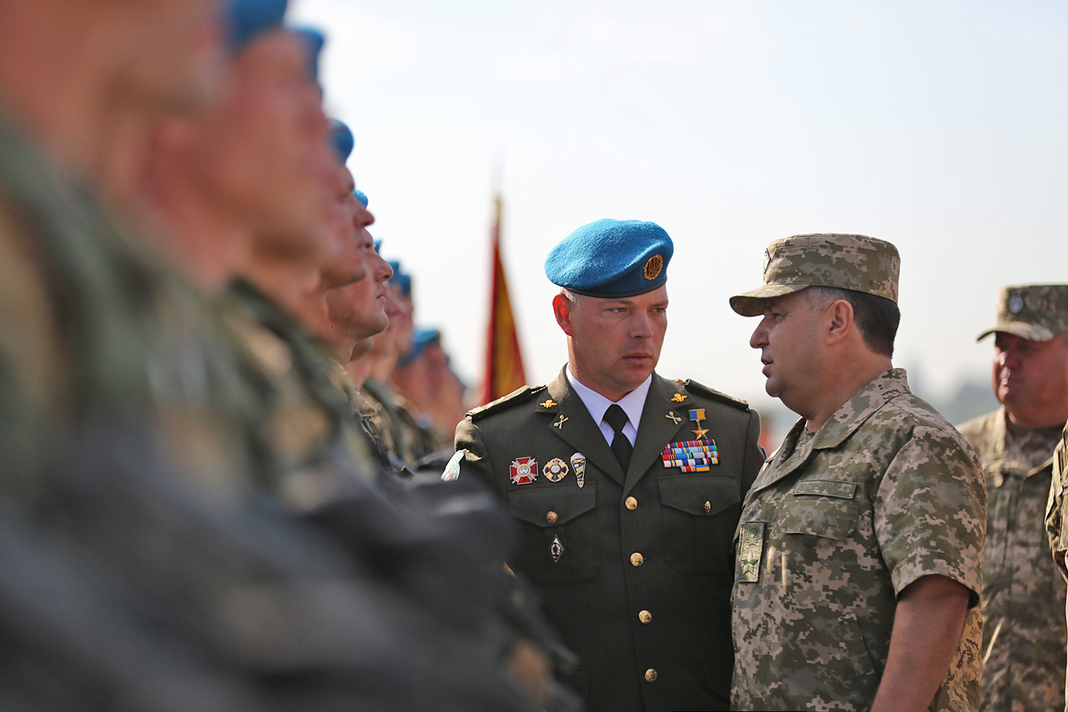 Командующий силами АТО Михаил Забродский и министр обороны Степан Полторак, 2017 год