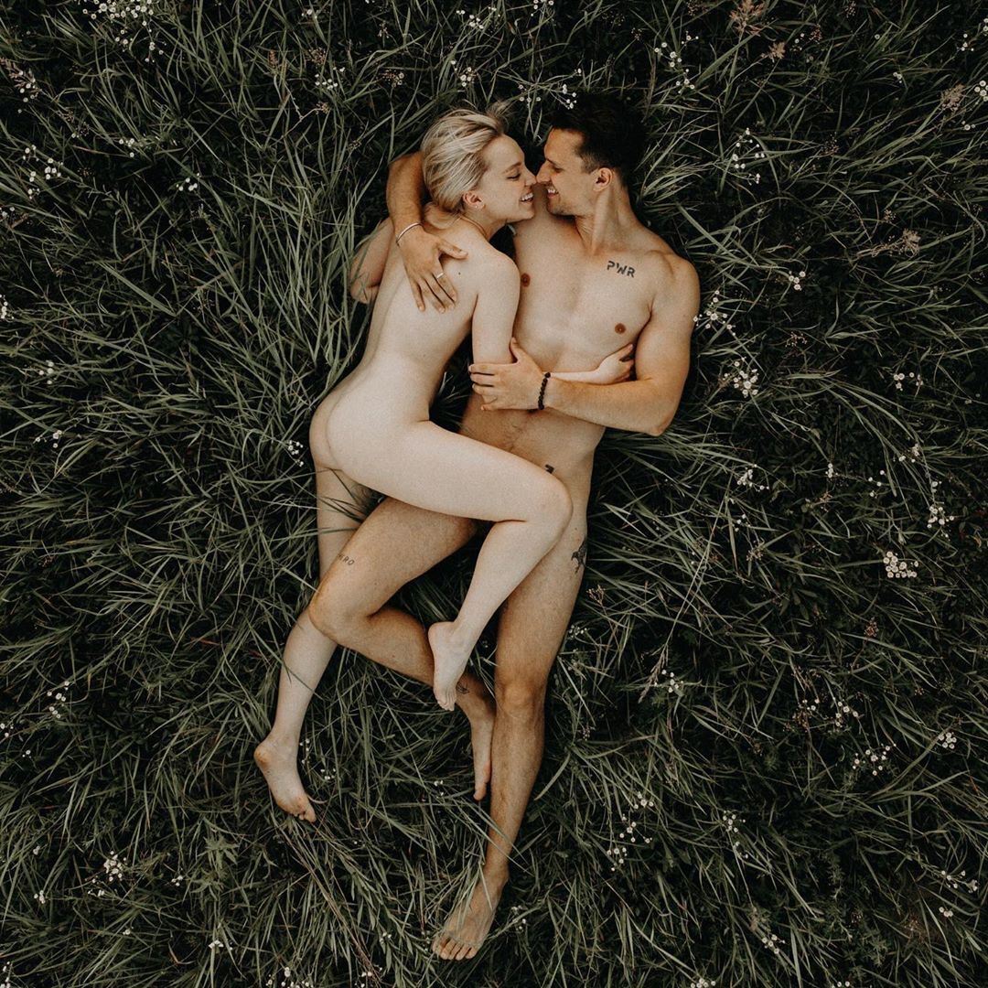 Тарас Цимбалюк та його дівчина оголилися для пікантної фотосесії
Instagram Тараса Цимбалюка