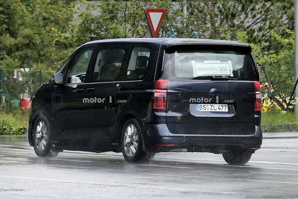 VW Transporter T7 проходить випробування. фото: