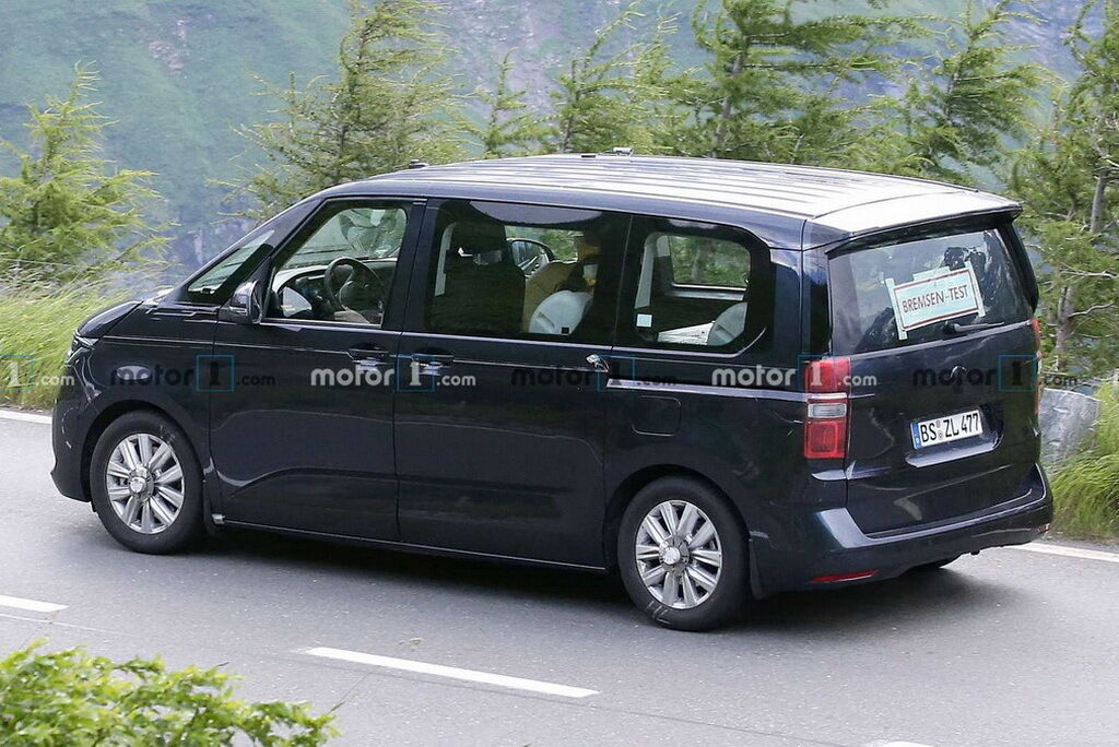 VW Transporter T7 проходить випробування. фото: