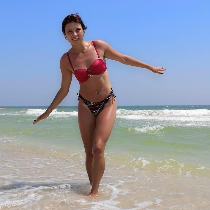 Біатлоністка збірної України знялася в гарячій фотосесії в купальнику