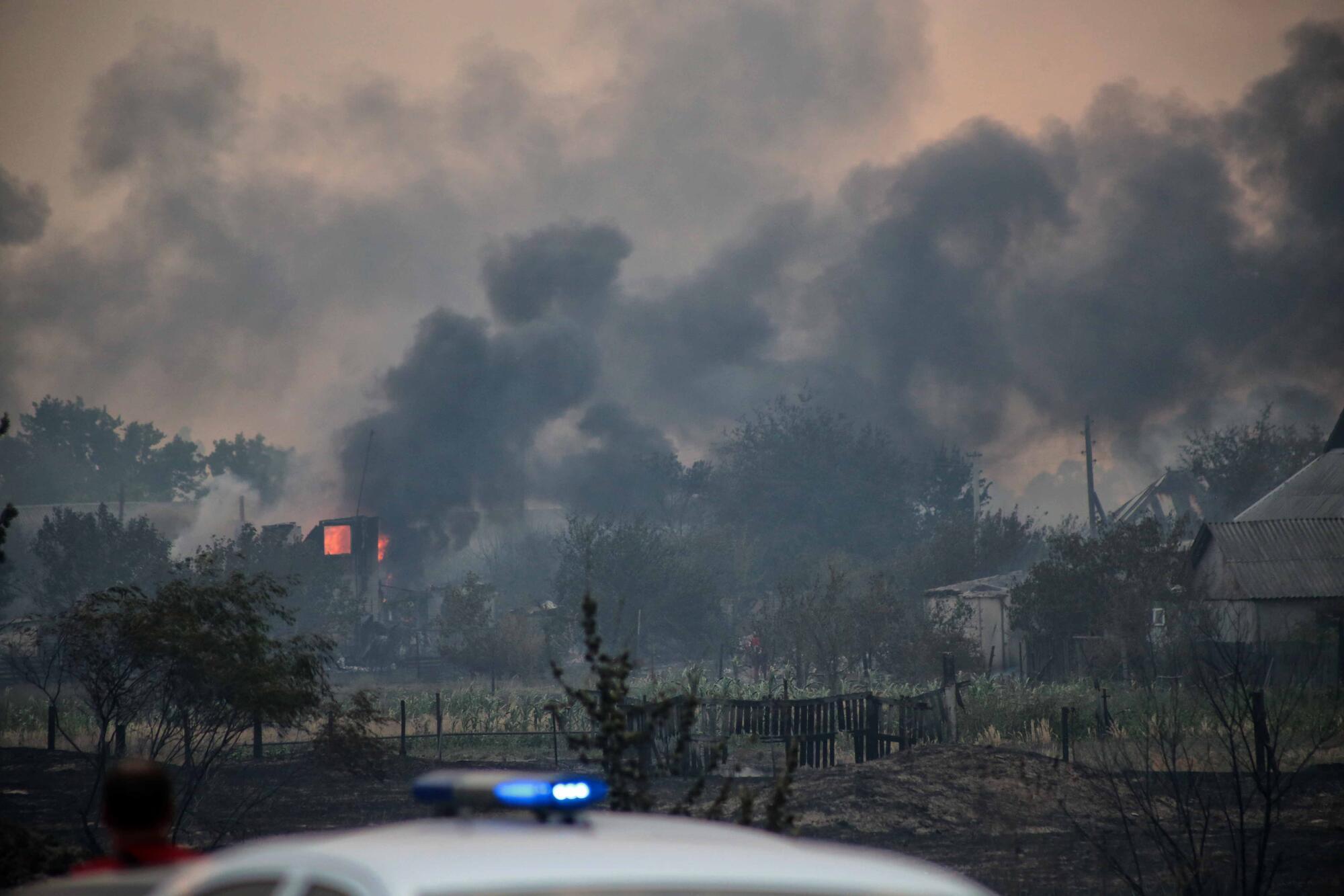 На ликвидацию пожара на Луганщине привлечены силы ГСЧС из четырех областей Украины, ВСУ и Нацполиция