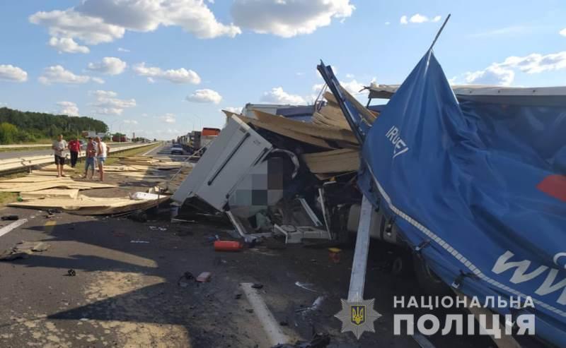 Два грузовика столкнулись в Одесской области