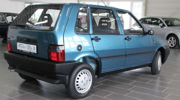 24-летний Fiat Uno с пробегом 900 км за 5900 евро.