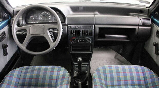 24-летний Fiat Uno с пробегом 900 км за 5900 евро.