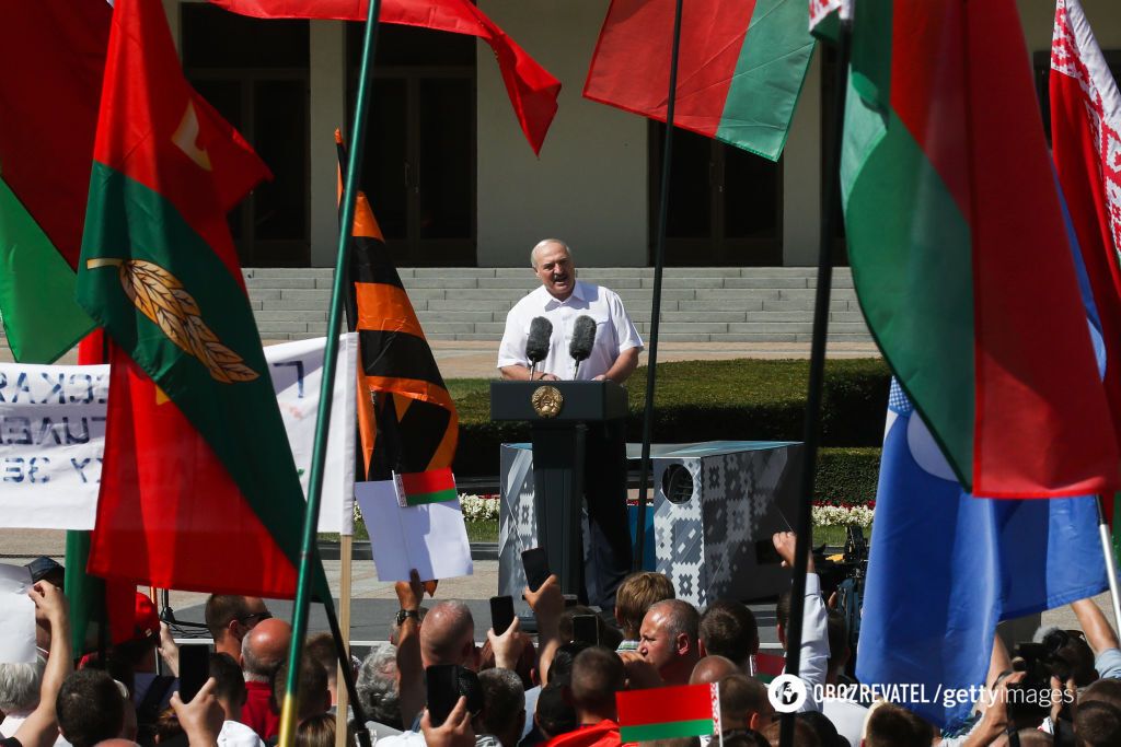 Лукашенко выступил на митинге в Минске перед своими "сторонниками"