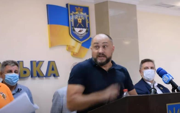 Депутатів від ОПЗЖ в Миколаєві закидали яйцями