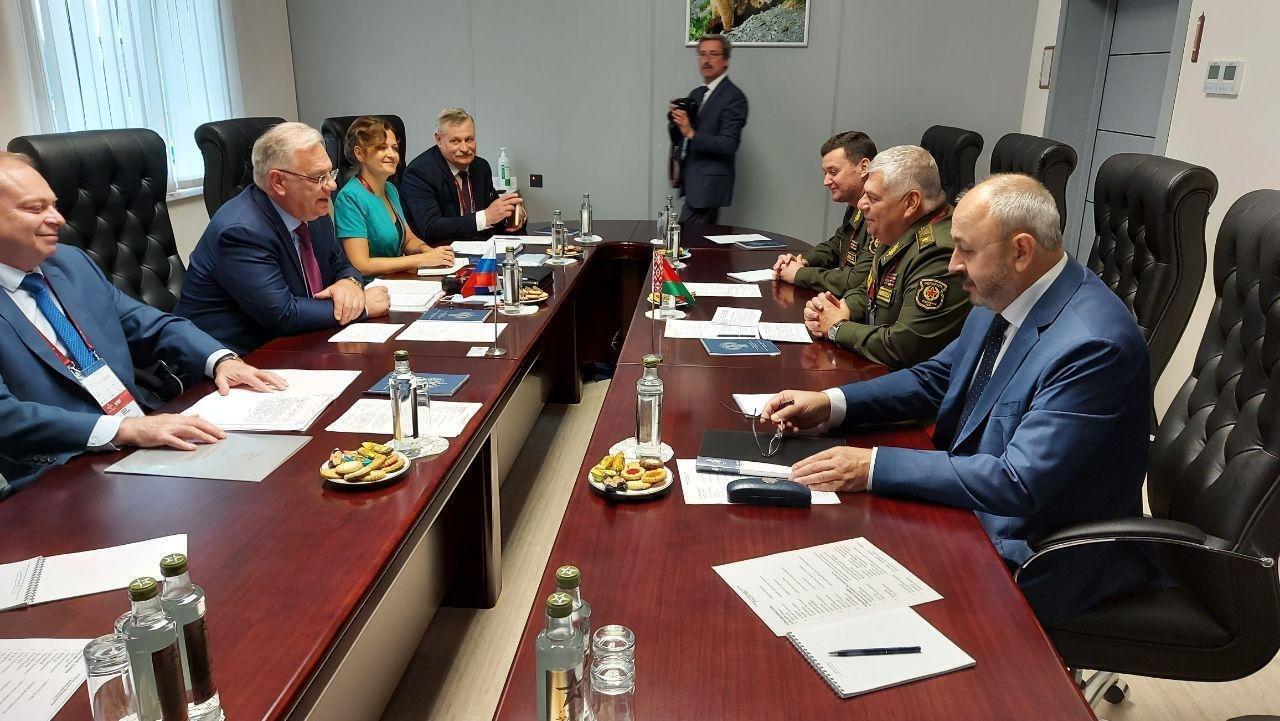 Беларусь подписала контракты с РФ о закупке вооружения