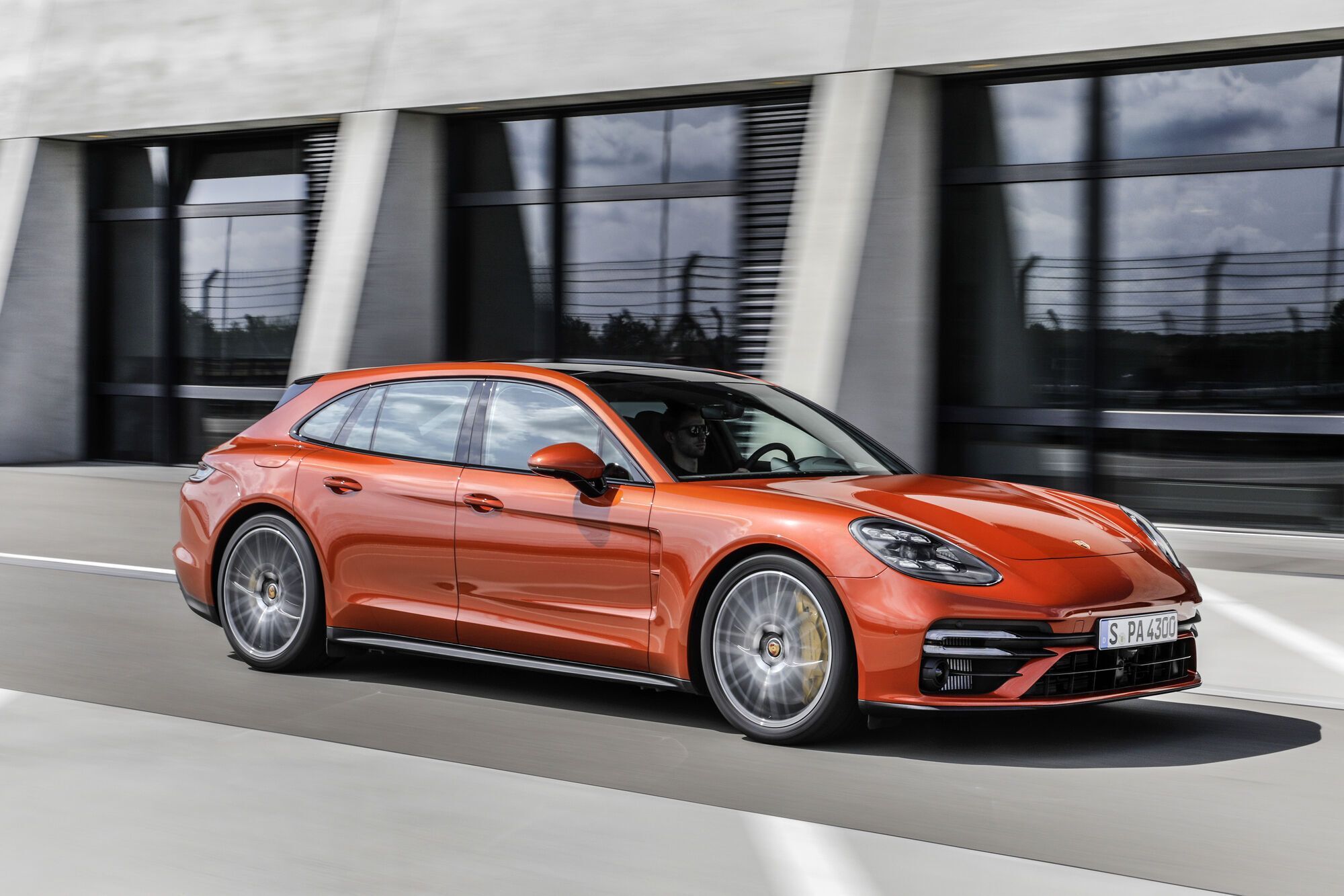 2021 Porsche Panamera Turbo S Panamera Turbo S Sport Turismo. Фото: