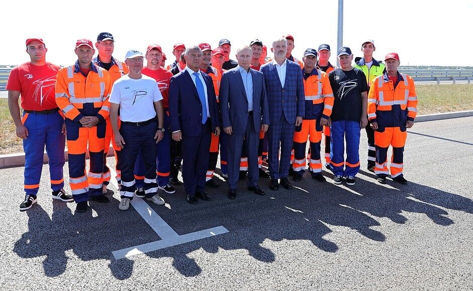Президент РФ открыл движение по трассе "Таврида"