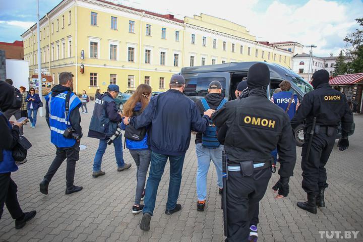 Затримання журналістів.