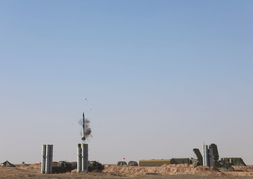 Запуск ракеты комплекса С-400 в Астраханской области