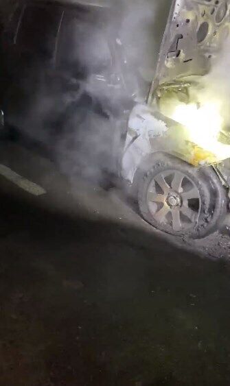 Гео Леросу спалили авто.