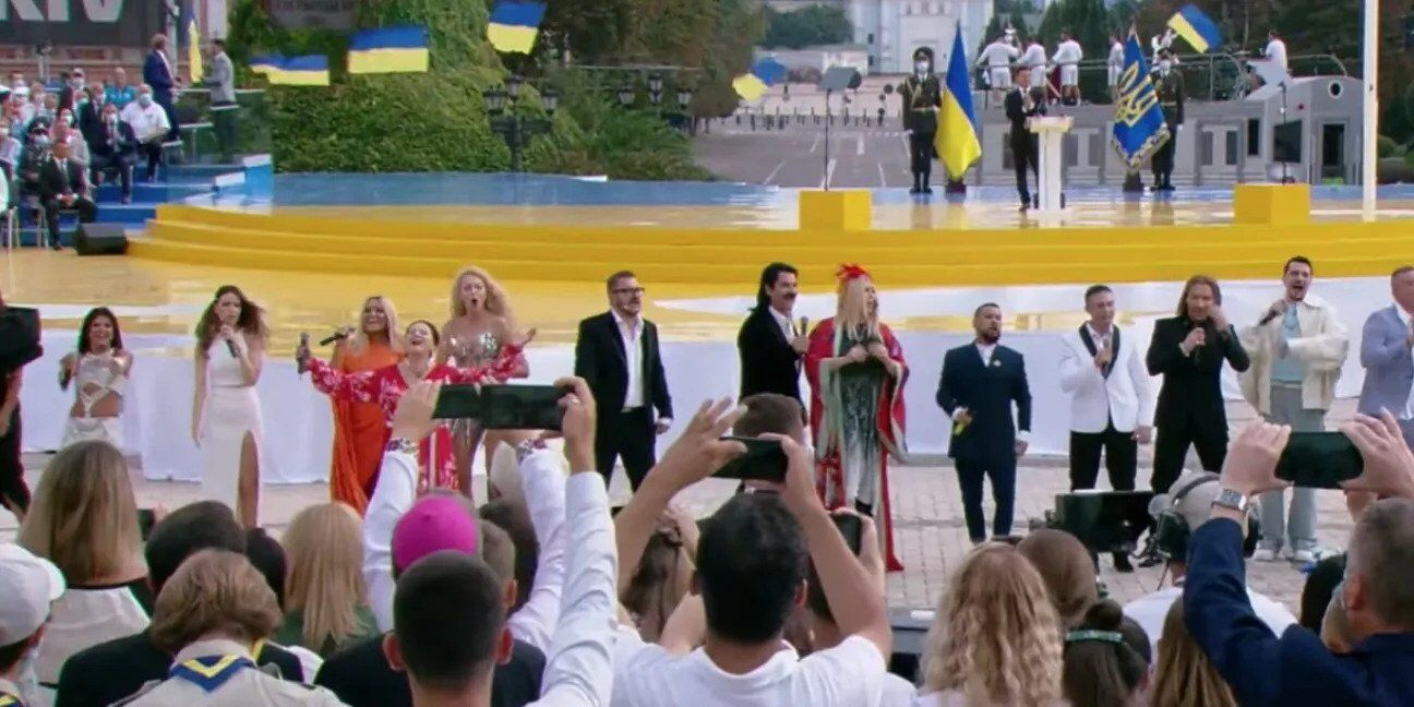 Украинские звезды исполнили топовые хиты на День Независимости