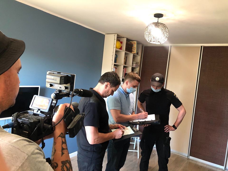 Полиция в квартире журналиста Ткача