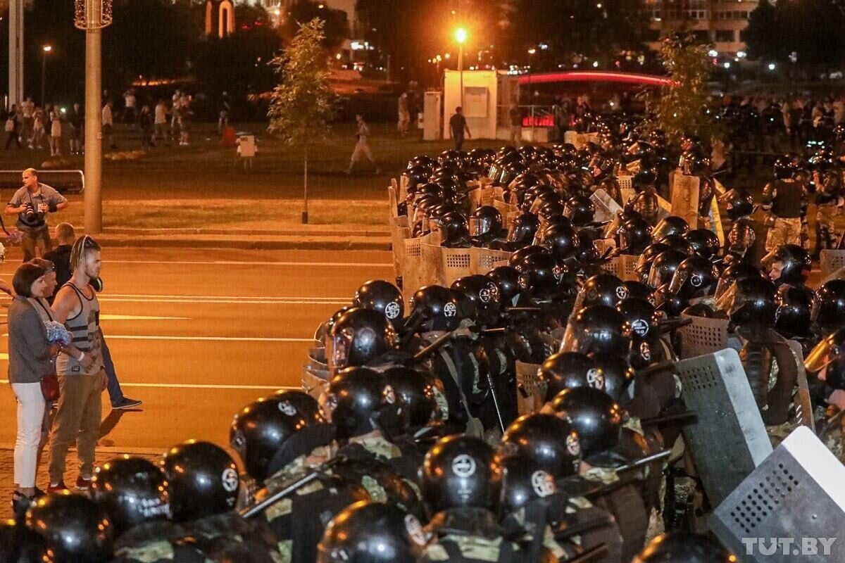 В Беларуси начались задержания, протесты разгоняют