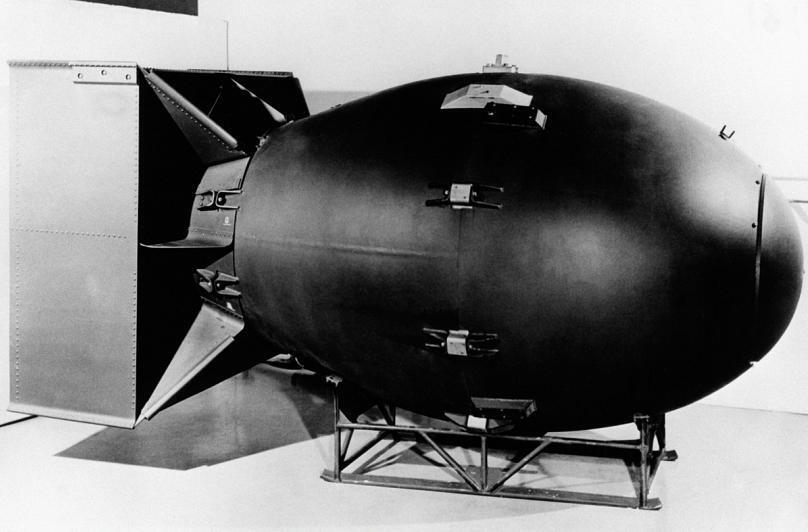 Атомная бомба по прозвищу "Толстяк". Именно такую бомбу сбросила на Нагасаки