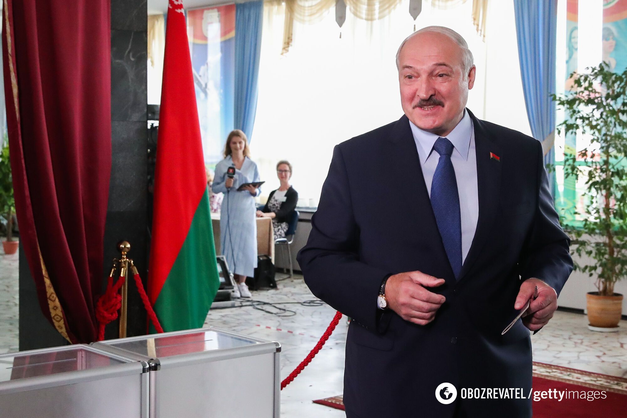 Лукашенко жартує з членами виборчої комісії