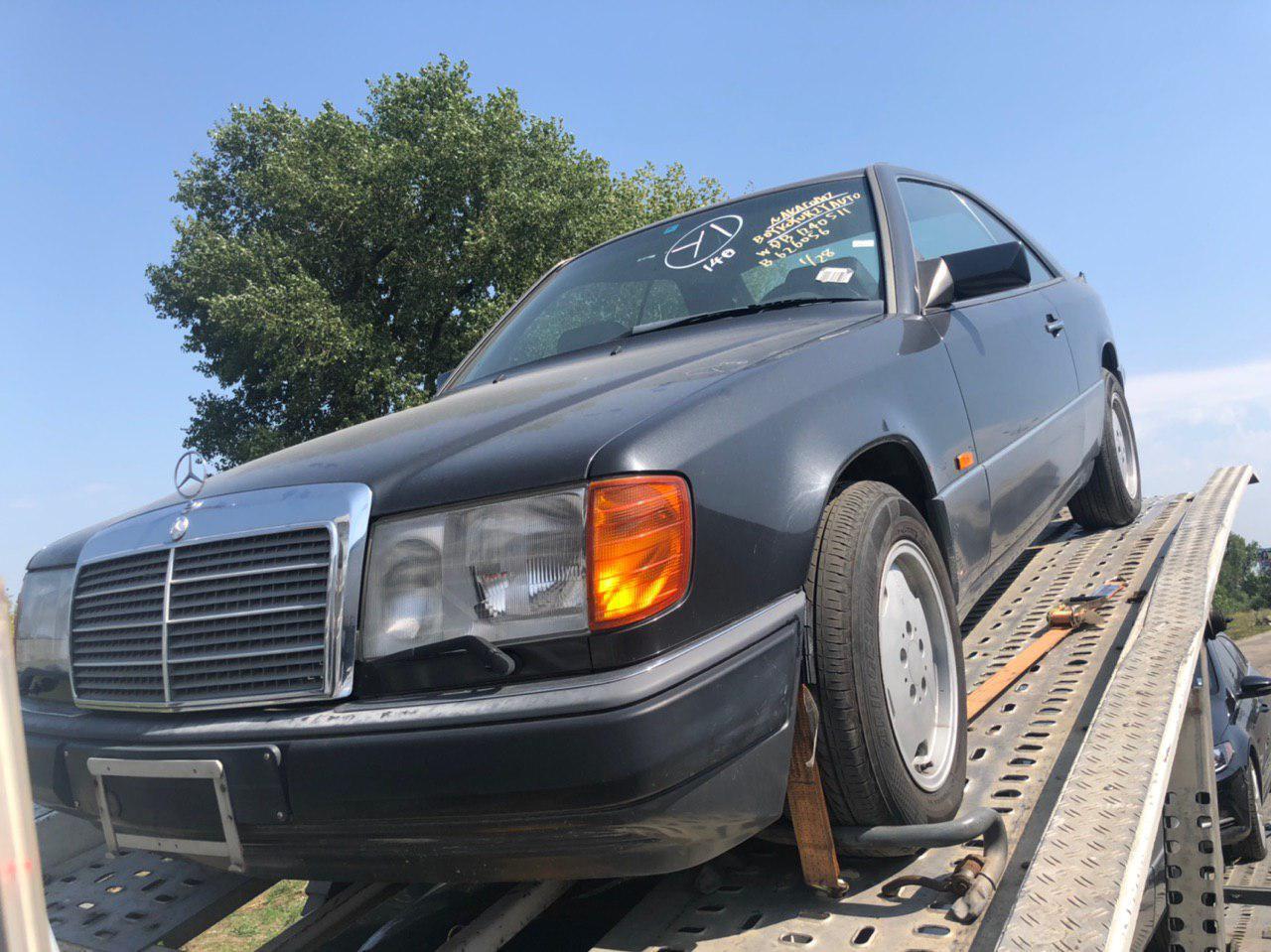 Автовоз с Mercedes, приехавшими из Японии.