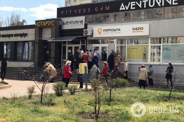 У Києві натовп пенсіонерів порушив карантин та влаштував "переполох" під поштою