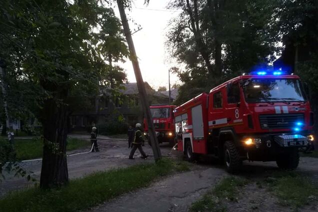 В Каменском полностью сгорел многоквартирный дом