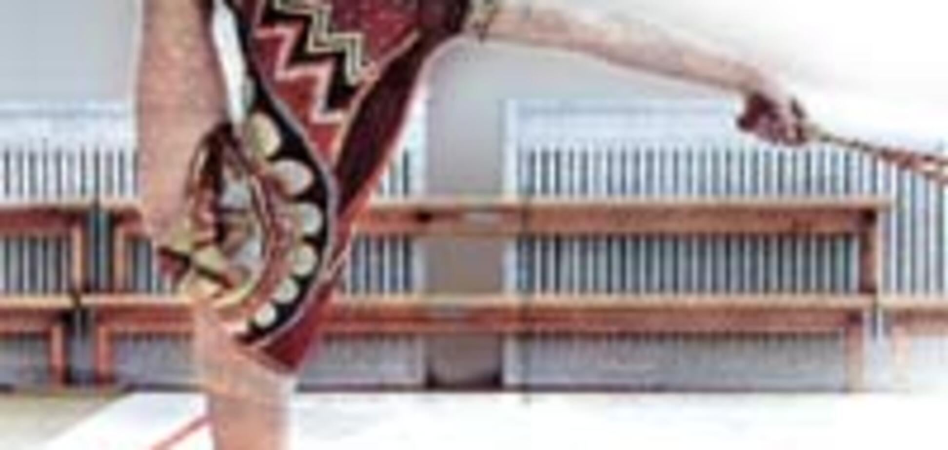 Роздягайся догола і залазь на стіл!