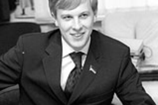 Холостий син Януковича йде в політику