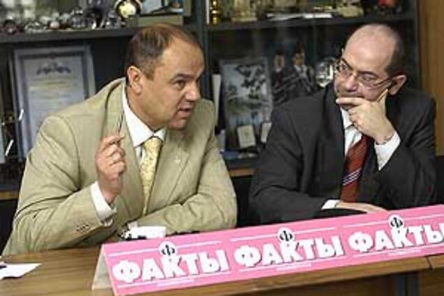 Председатель Государственной таможенной службы Украины В. Скомаровский: 'Мне уже не раз предлагали взятку по миллиону долларов'