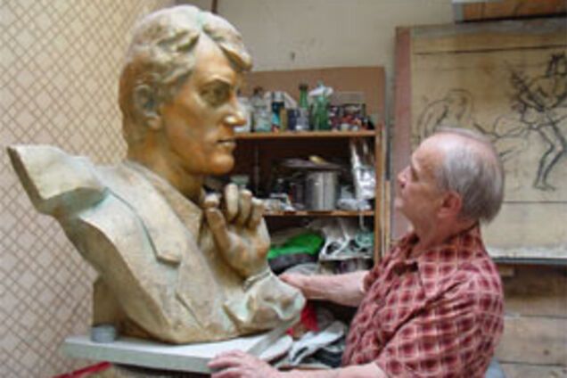 В Харькове появилась огромная голова Ющенко