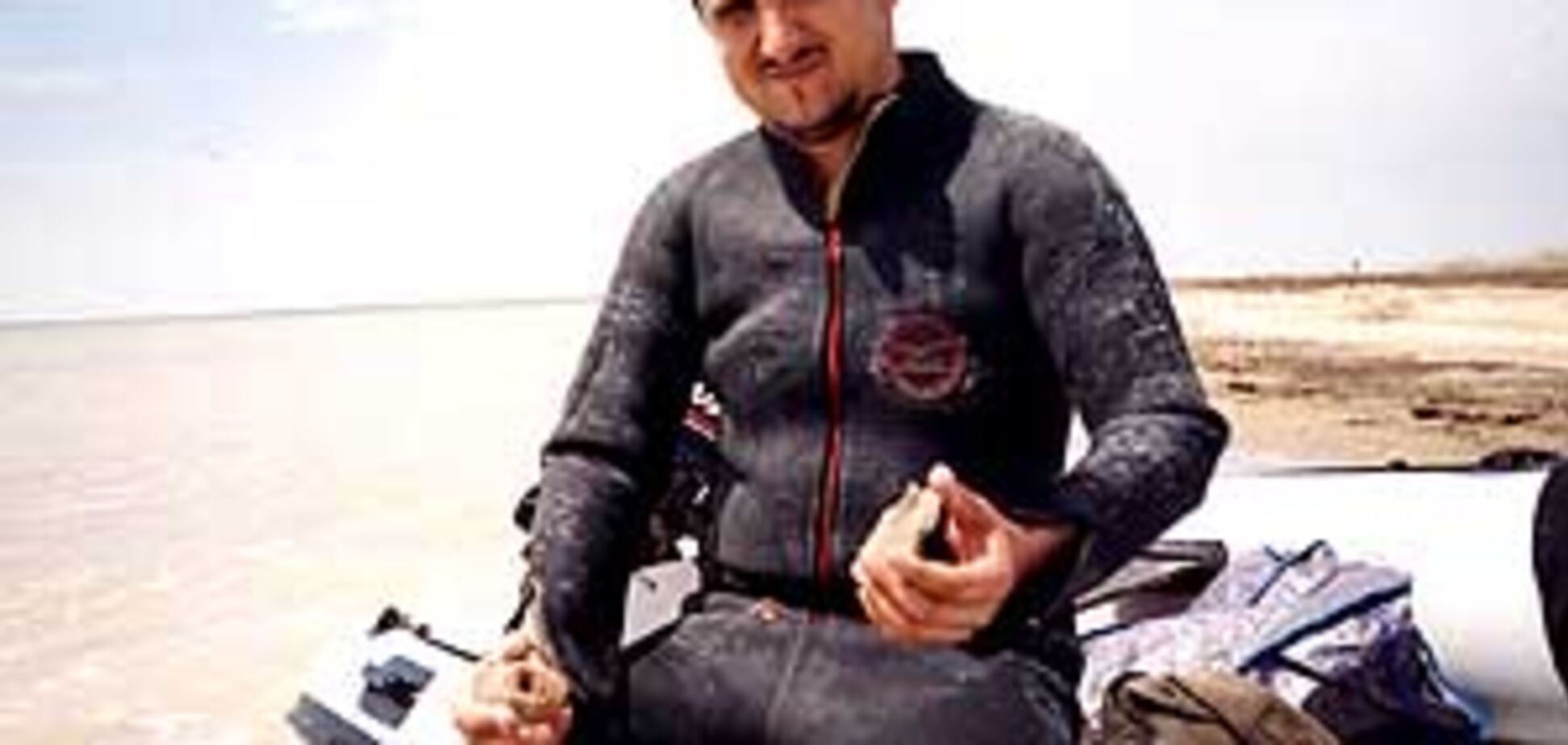 Рыбак из крымского поселка поймал сетями старинный парусник