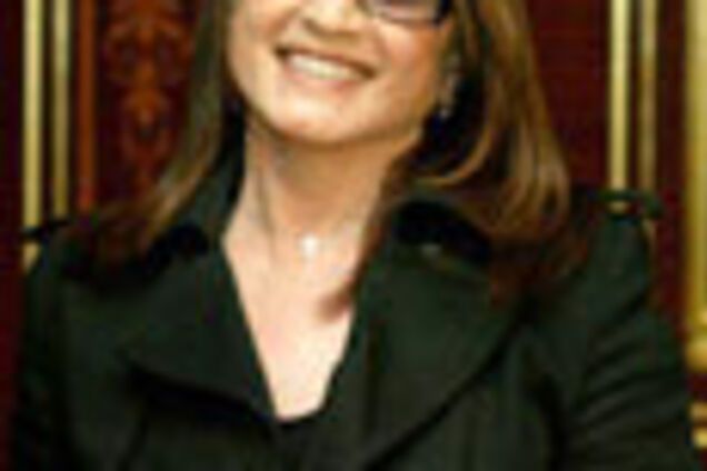 Ротару подарили телефон 'VERTU' в отделке из розовой крокодиловой кожи