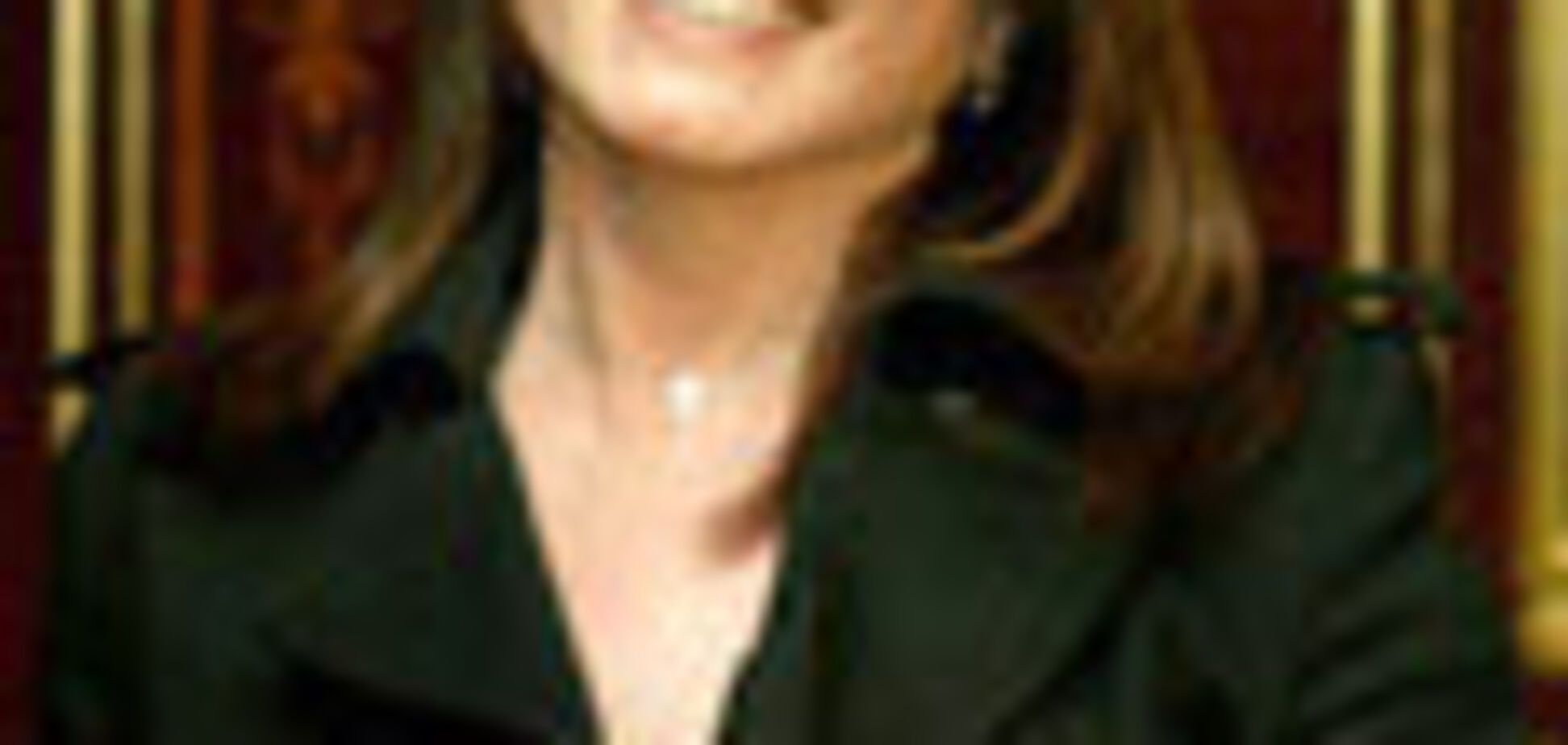 Ротару подарили телефон 'VERTU' в отделке из розовой крокодиловой кожи