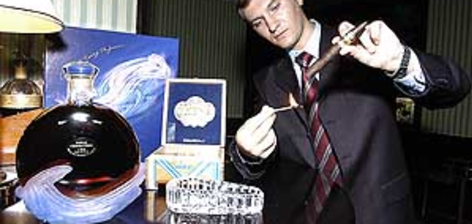 Бутылка коньяка в киевском сигарном клубе 'Лондон' стоит 62 тысячи гривен