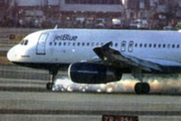 Самолет А320 поломал ногу
