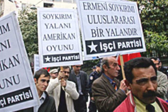 Францію просять не влазити між турками і вірменами