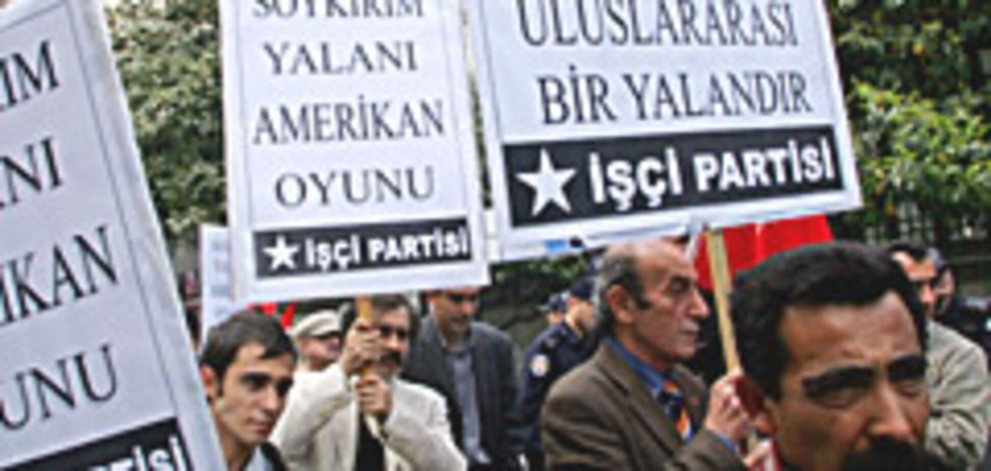 Францию просят не влезать между турками и армянами