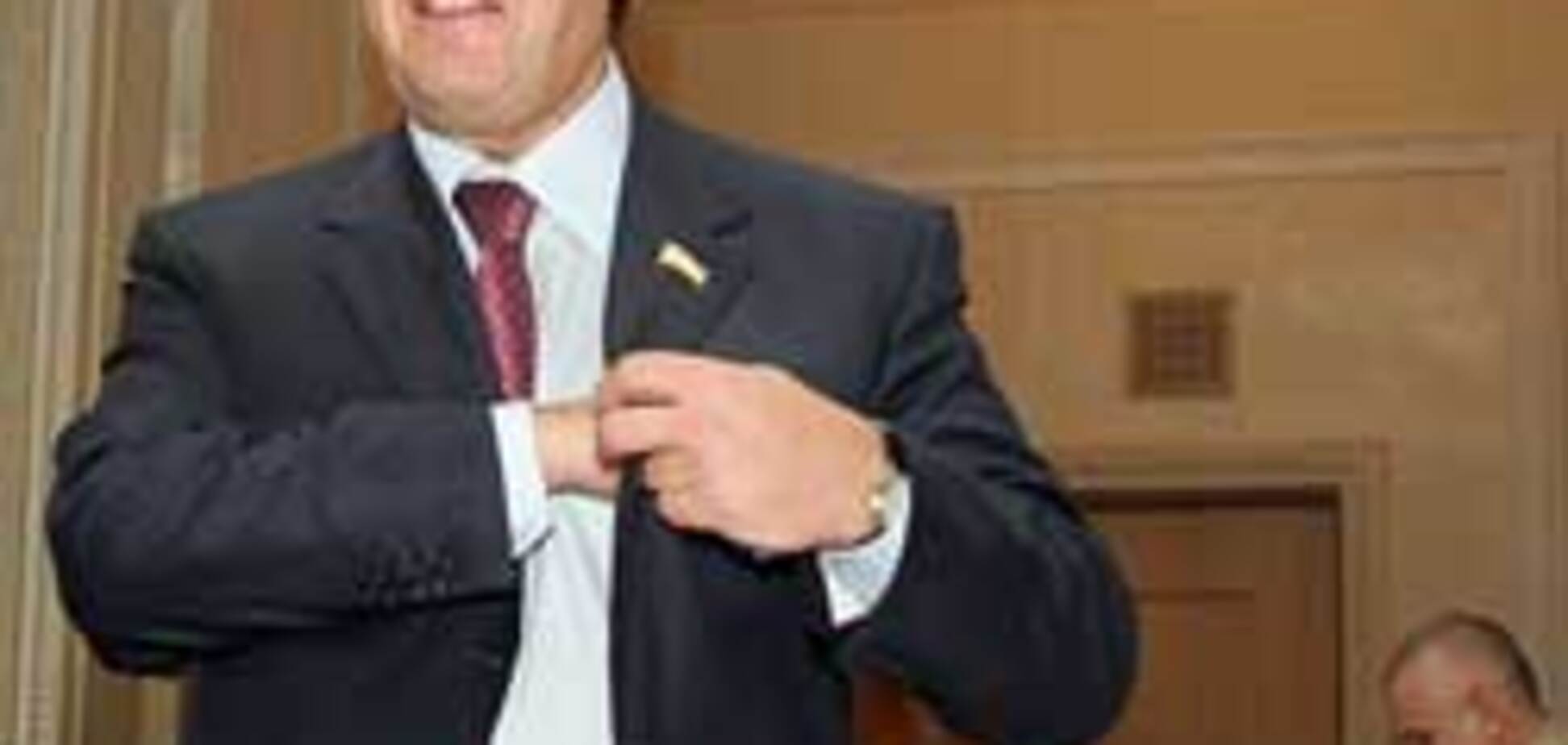 Янукович увеличил пенсии милиции за счет военных