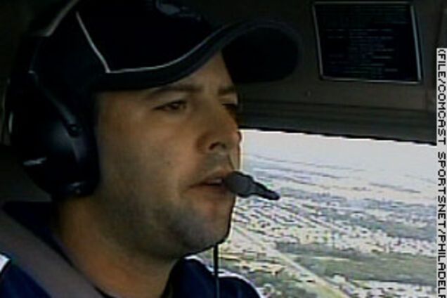 В Нью-Йорке самолет врезался в небоскреб