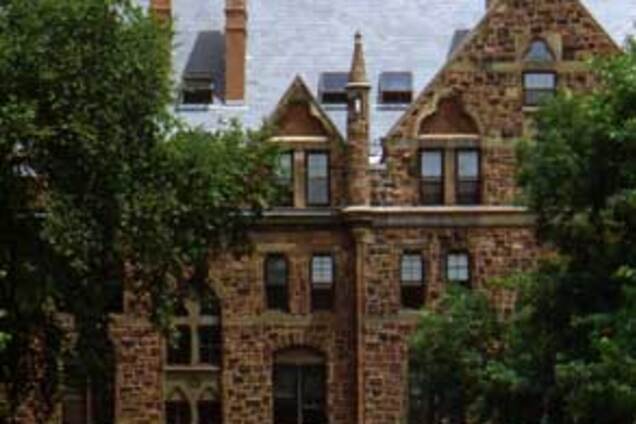 Одному из старейших университетов США исполняется 305 лет