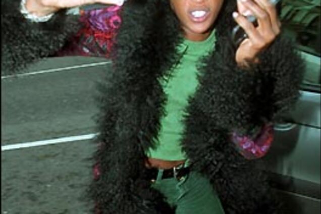 Наоми Кэмпбелл 9 раз напала на человека