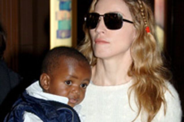 Мадонна приїхала в США захищати свого африканського дитини