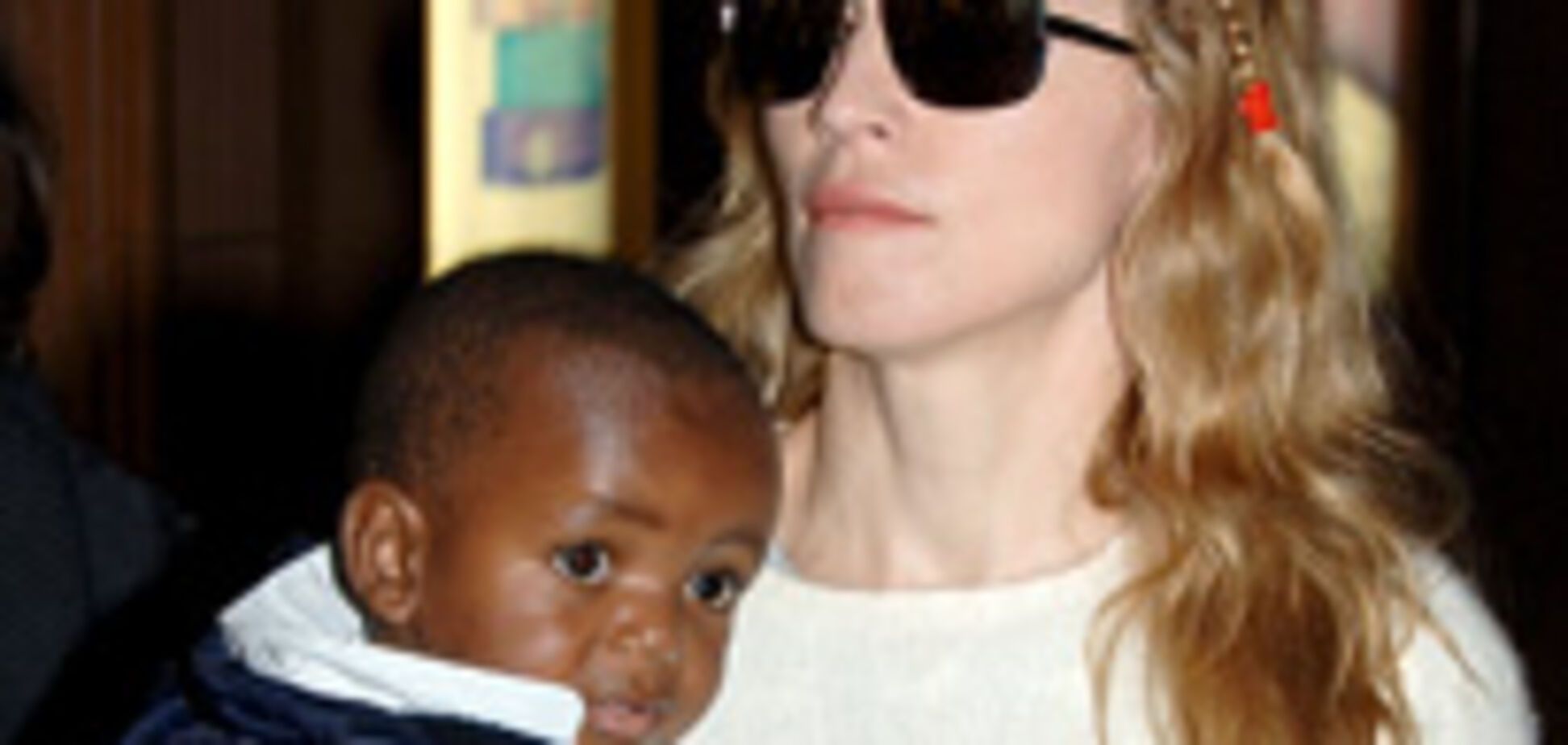 Мадонна приехала в США защищать своего африканского ребенка