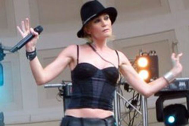 Патрисия Каас тайно спела в украинском селе