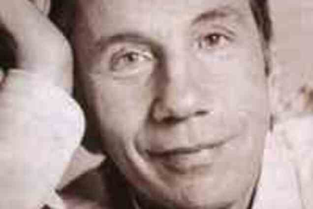 Янукович на Новий рік пошиє костюм з відливом і - в Ялту