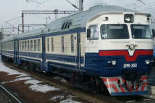 Кабмін заборонив підвищувати ціни на залізниці